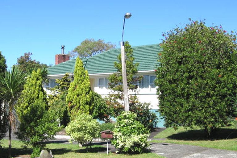 Photo of property in 4 Fayette Place, Te Atatu South, Auckland, 0610