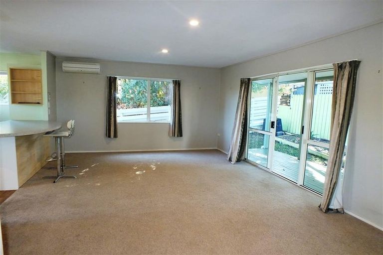 Photo of property in 64 D'oyly Drive, Stanmore Bay, Whangaparaoa, 0932