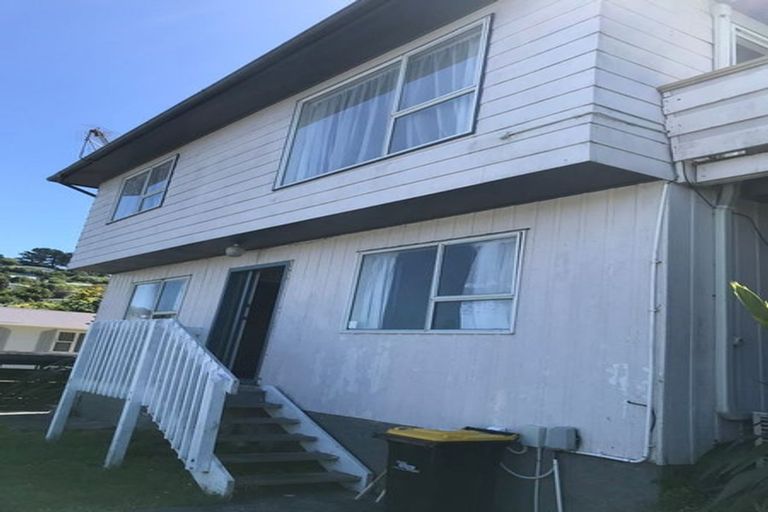 Photo of property in 26 Batchelor Street, Newlands, Wellington, 6037