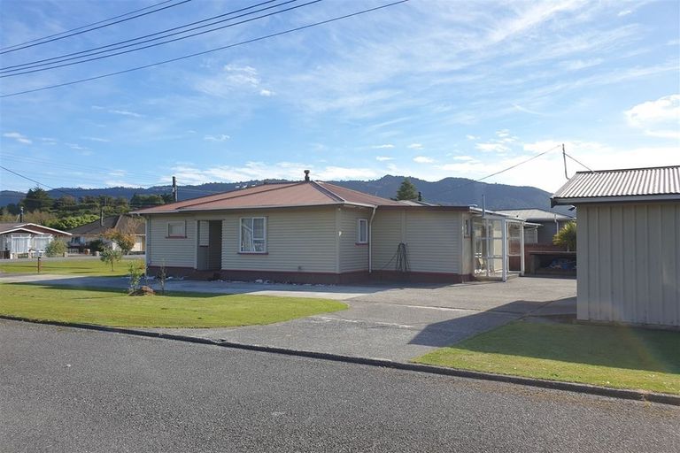 Photo of property in 34 Inverness Street, Dunollie, Runanga, 7803