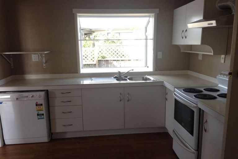 Photo of property in 1/104 Sandspit Road, Shelly Park, Auckland, 2014