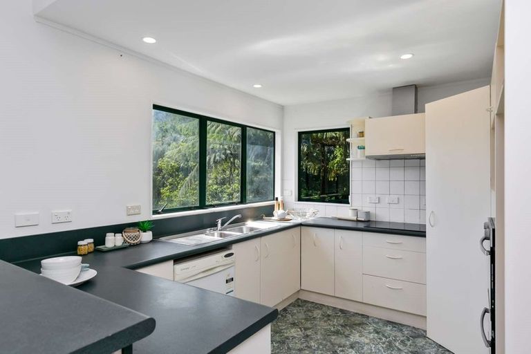 Photo of property in 23 Woodhouse Avenue, Karori, Wellington, 6012