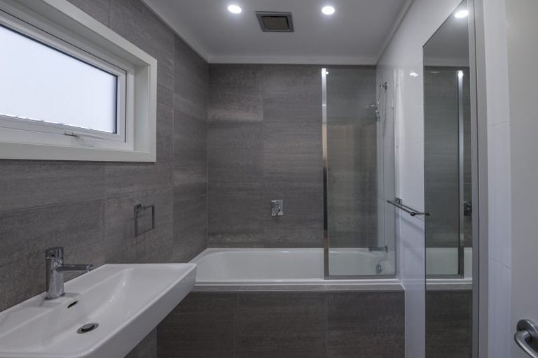 Photo of property in 1/16 Noall Street, Te Atatu Peninsula, Auckland, 0610