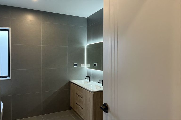 Photo of property in 31 Coast Garden Drive, Hobsonville, Auckland, 0616