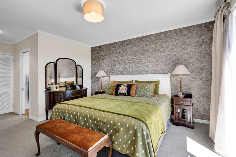 Photo of property in 22 Awanui Street, Merrilands, New Plymouth, 4312