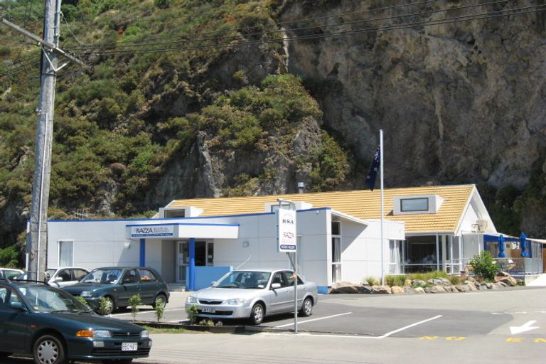 Photo of property in Admiralty Courts, 3/42 Marriner Street, Sumner, Christchurch, 8081