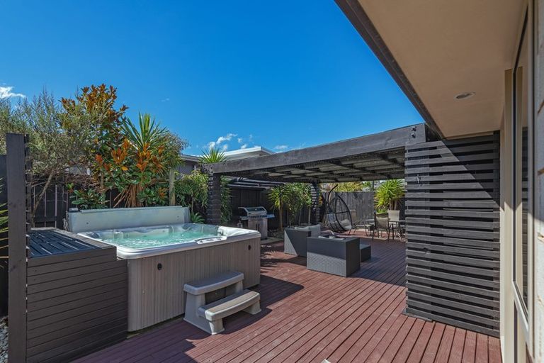 Photo of property in 5 Galea Grove, Kelvin Grove, Palmerston North, 4414