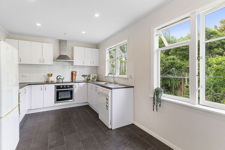 Photo of property in 11 Cecil Road, Tawa, Wellington, 5028