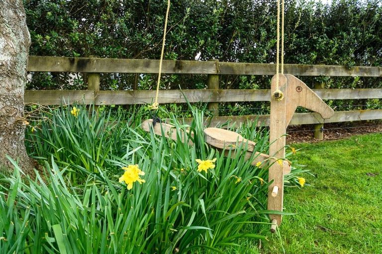 Photo of property in 5 Gavinike Place, Waimauku, 0812