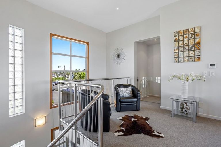 Photo of property in 8 Kawai Rise, Te Atatu Peninsula, Auckland, 0610