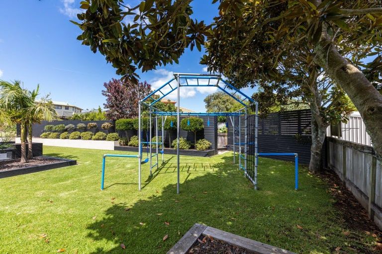 Photo of property in 5-7 Adam Lile Drive, Highlands Park, New Plymouth, 4312