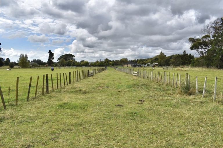 Photo of property in 126 Gear Road, Te Horo, Otaki, 5582