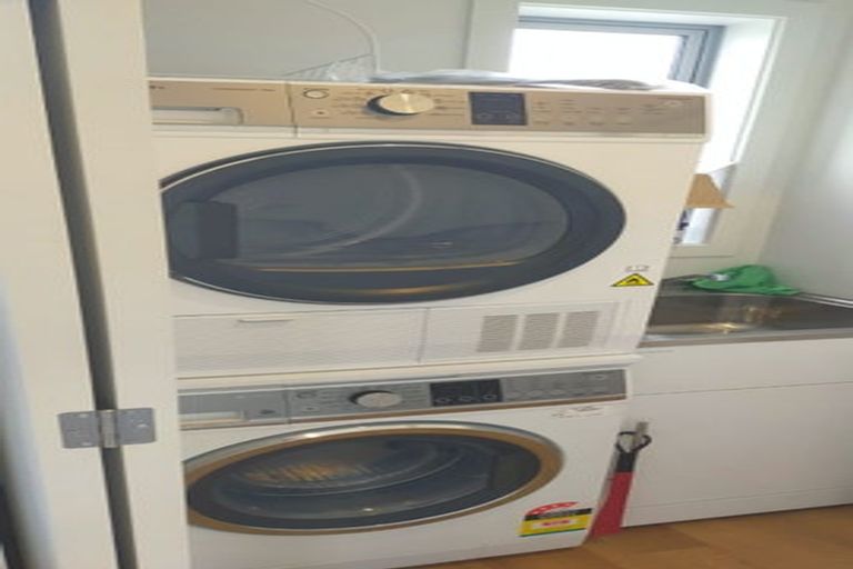 Photo of property in 10 Harena Way, Moera, Lower Hutt, 5010