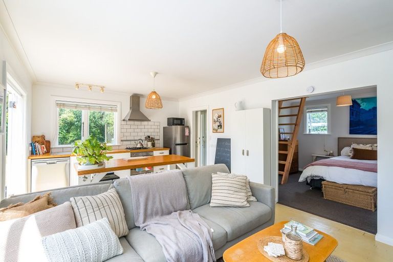 Photo of property in 16 Renown Road, Raumati South, Paraparaumu, 5032