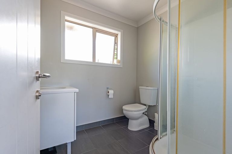 Photo of property in 5 Galea Grove, Kelvin Grove, Palmerston North, 4414
