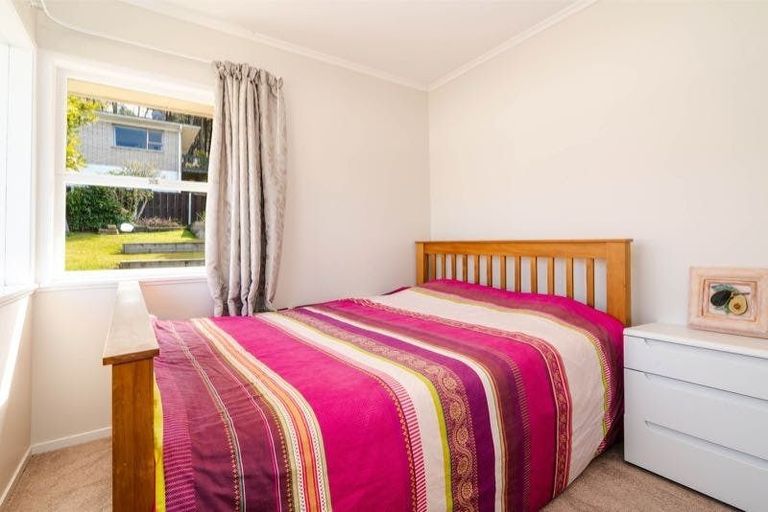 Photo of property in 54 Ravenwood Drive, Forrest Hill, Auckland, 0620