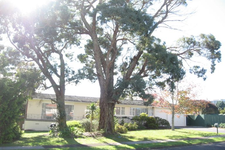 Photo of property in 7 Oliver Twist Avenue, Mellons Bay, Auckland, 2014
