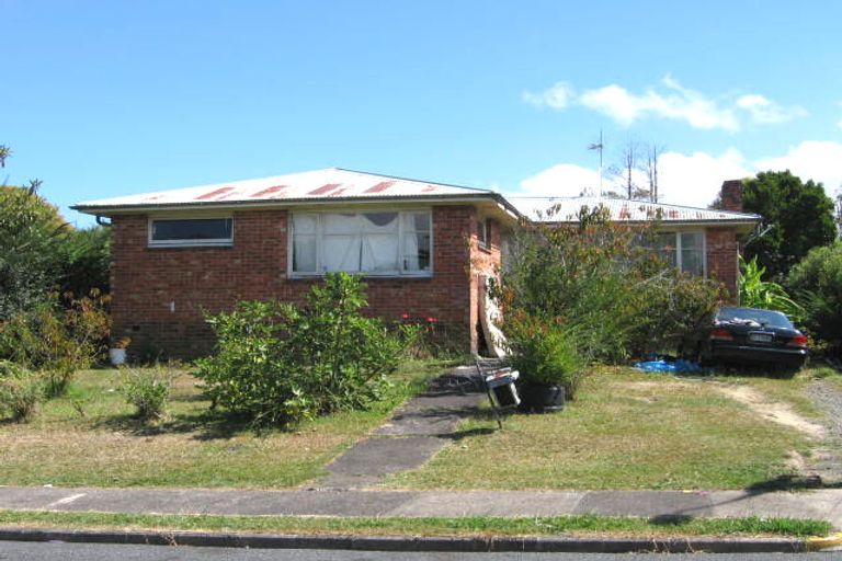 Photo of property in 24 Trojan Crescent, New Lynn, Auckland, 0600