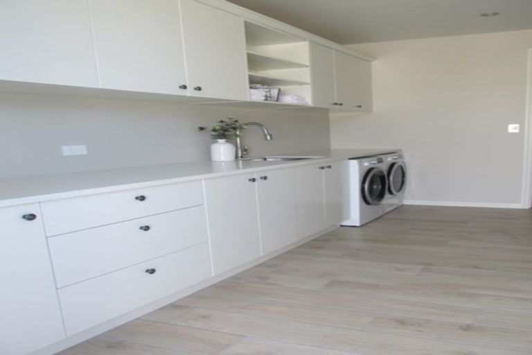 Photo of property in 129 Saint Kilda Road, Cambridge, 3434