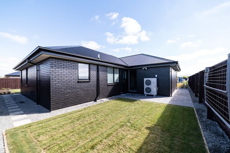 Photo of property in 7 Mccahon Drive, Rangiora, 7400