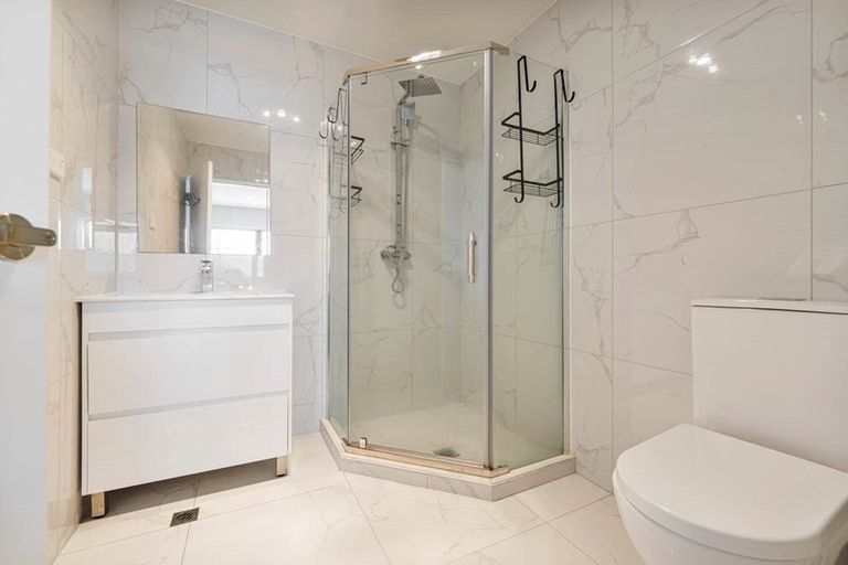 Photo of property in 11d Kimdale Place, Totara Heights, Auckland, 2105