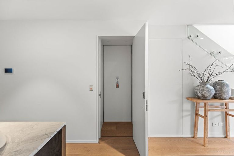 Photo of property in 2/22 Clissold Street, Merivale, Christchurch, 8014