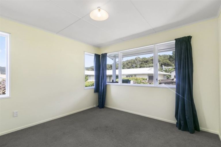 Photo of property in 18 Kumeroa Grove, Wainuiomata, Lower Hutt, 5014