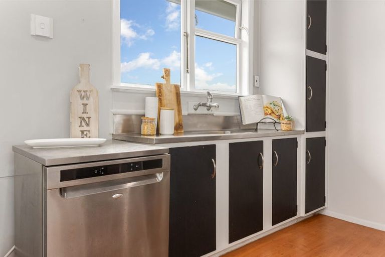 Photo of property in 18 Owhiti Street, Titahi Bay, Porirua, 5022