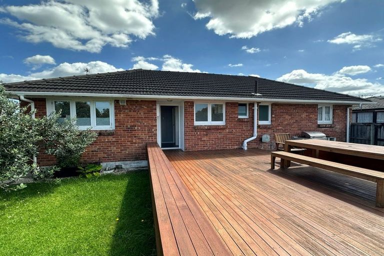 Photo of property in 1/5 Hill Crescent, Papakura, 2110