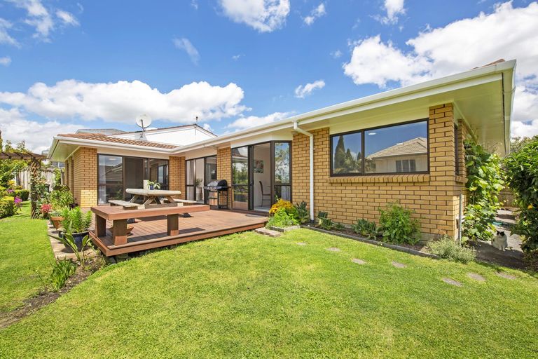 Photo of property in 2/32 Simmental Crescent, Somerville, Auckland, 2014