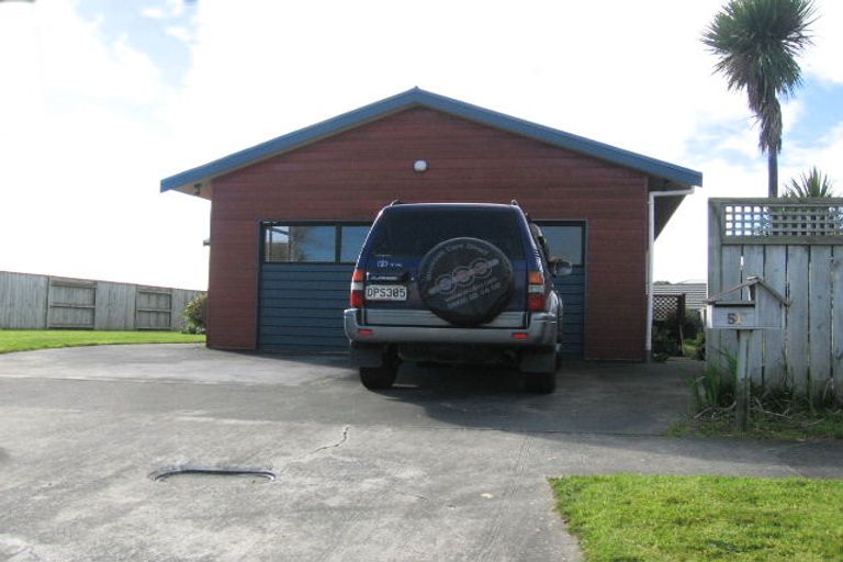 Photo of property in 51 Pacific Drive, Fitzherbert, Palmerston North, 4410