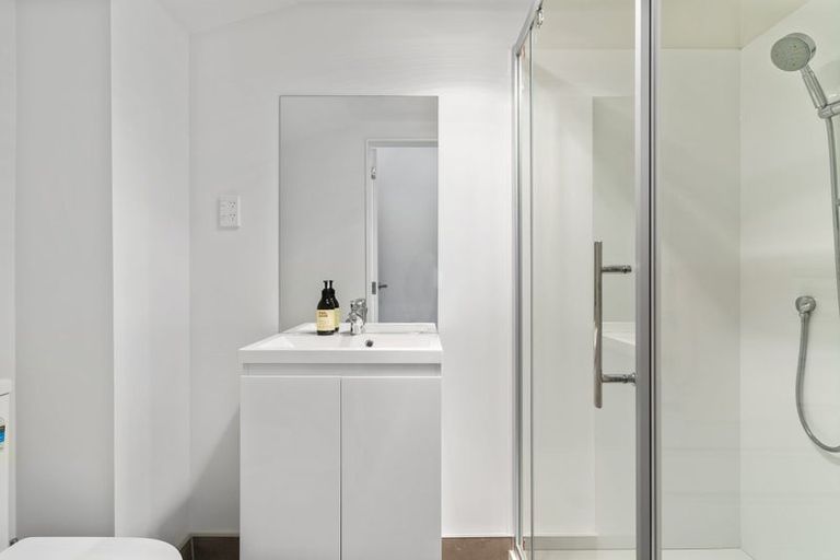 Photo of property in 6/7 South Pacific Place, Henderson, Auckland, 0612