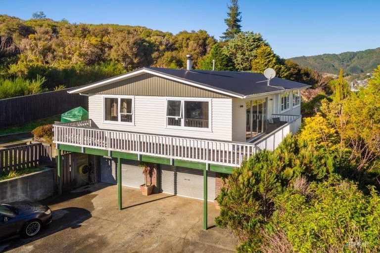 Photo of property in 24 Mimihau Grove, Wainuiomata, Lower Hutt, 5014