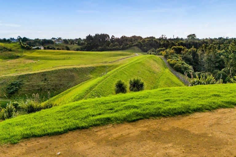 Photo of property in 10 Aderman Place, Hurworth, New Plymouth, 4310