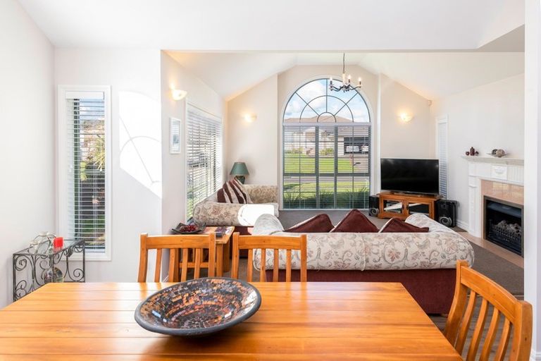 Photo of property in 21 Athenry Place, Dannemora, Auckland, 2016