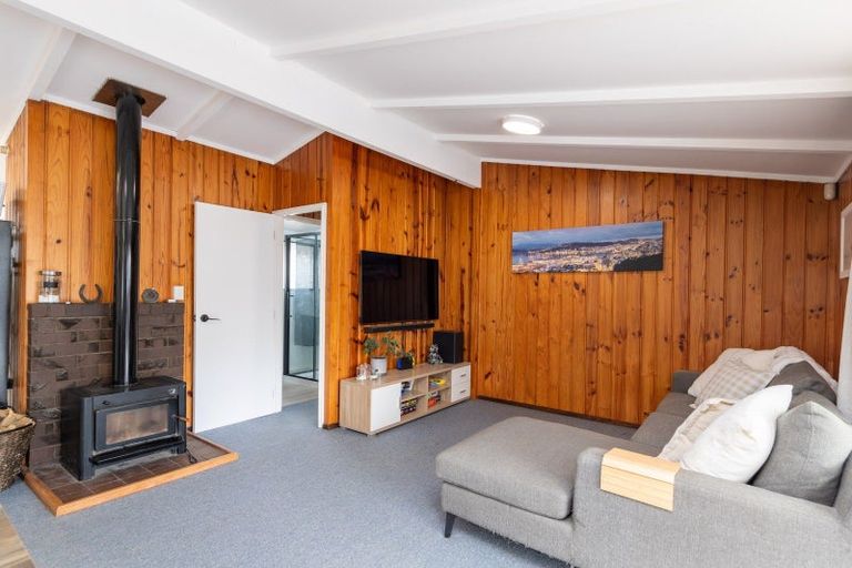 Photo of property in 9a Heretaunga Square, Silverstream, Upper Hutt, 5019