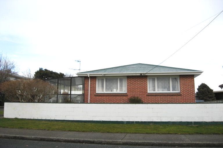 Photo of property in 35 Holloway Street, Waikiwi, Invercargill, 9810