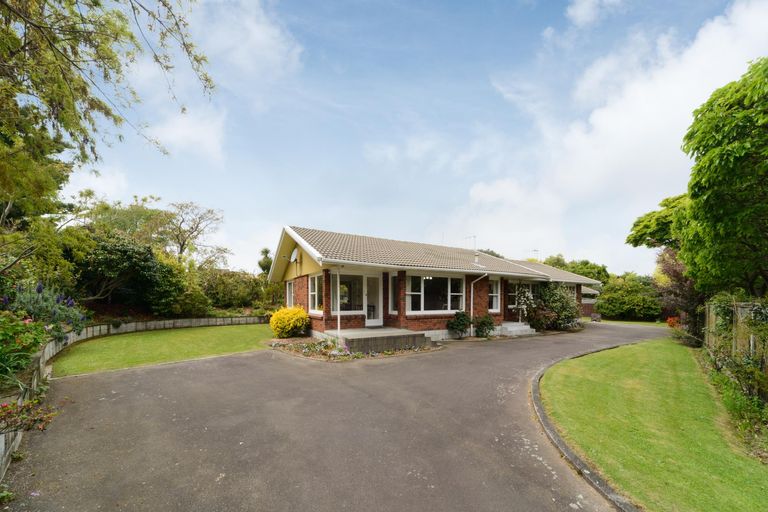 Photo of property in 2 Caccia Birch Lane, Hokowhitu, Palmerston North, 4410