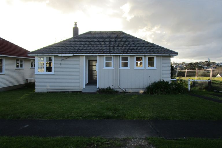 Photo of property in 83 Eversleigh Road, Belmont, Auckland, 0622