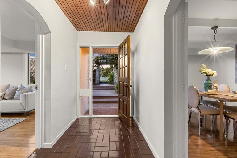 Photo of property in 175 Bleakhouse Road, Mellons Bay, Auckland, 2014