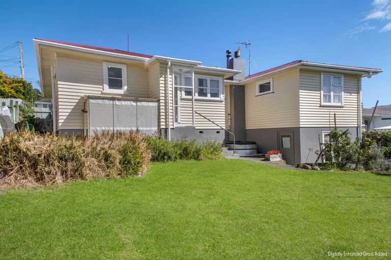 Photo of property in 24 Endeavour Street, Marfell, New Plymouth, 4310