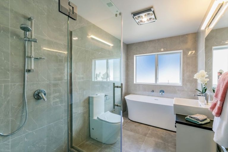 Photo of property in 6 Rauaruhe Road, Karaka, Papakura, 2113