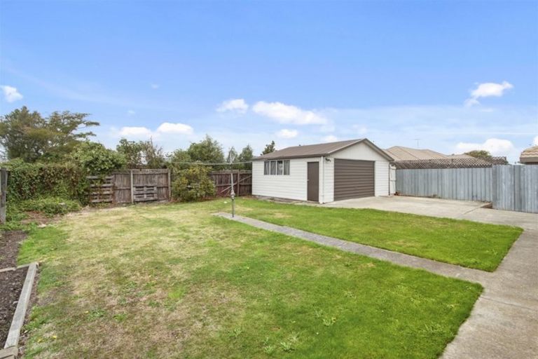 Photo of property in 12 Daniels Road, Redwood, Christchurch, 8051
