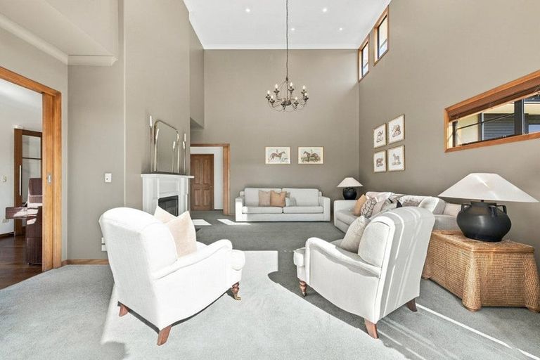 Photo of property in 40 Willowview Drive, Redwood, Christchurch, 8051