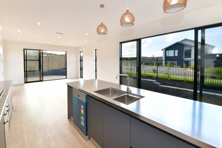 Photo of property in 15 Makenu Crescent, Wainui, Silverdale, 0992