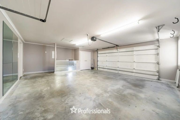 Photo of property in 14 Ronald Scott Grove, Riverstone Terraces, Upper Hutt, 5018