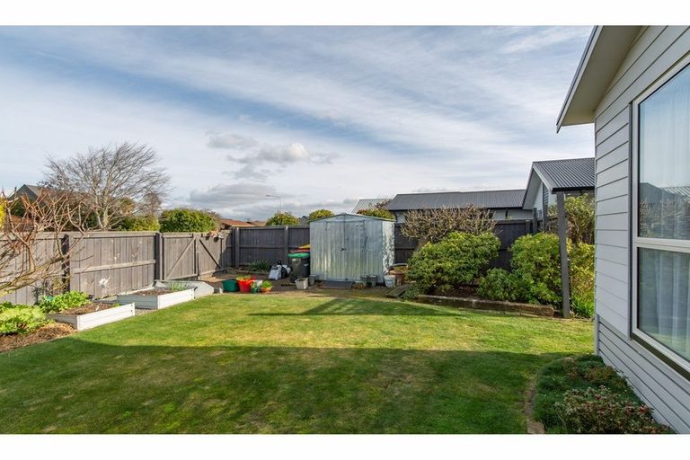 Photo of property in 45 Royal Park Drive, Parklands, Christchurch, 8083