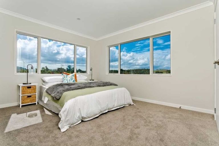 Photo of property in 37 Johns Creek Crescent, Silverdale, 0932