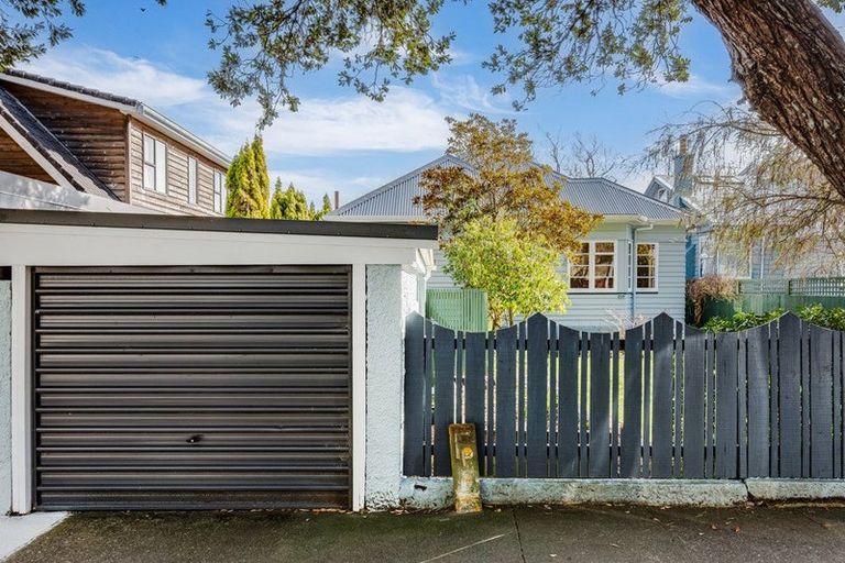 Photo of property in 218 Muritai Road, Eastbourne, Lower Hutt, 5013