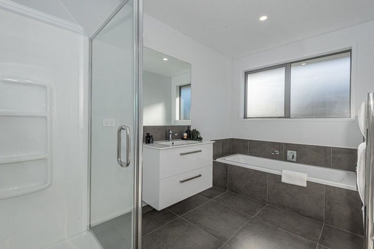 Photo of property in 18 Maui Place, Spotswood, New Plymouth, 4310